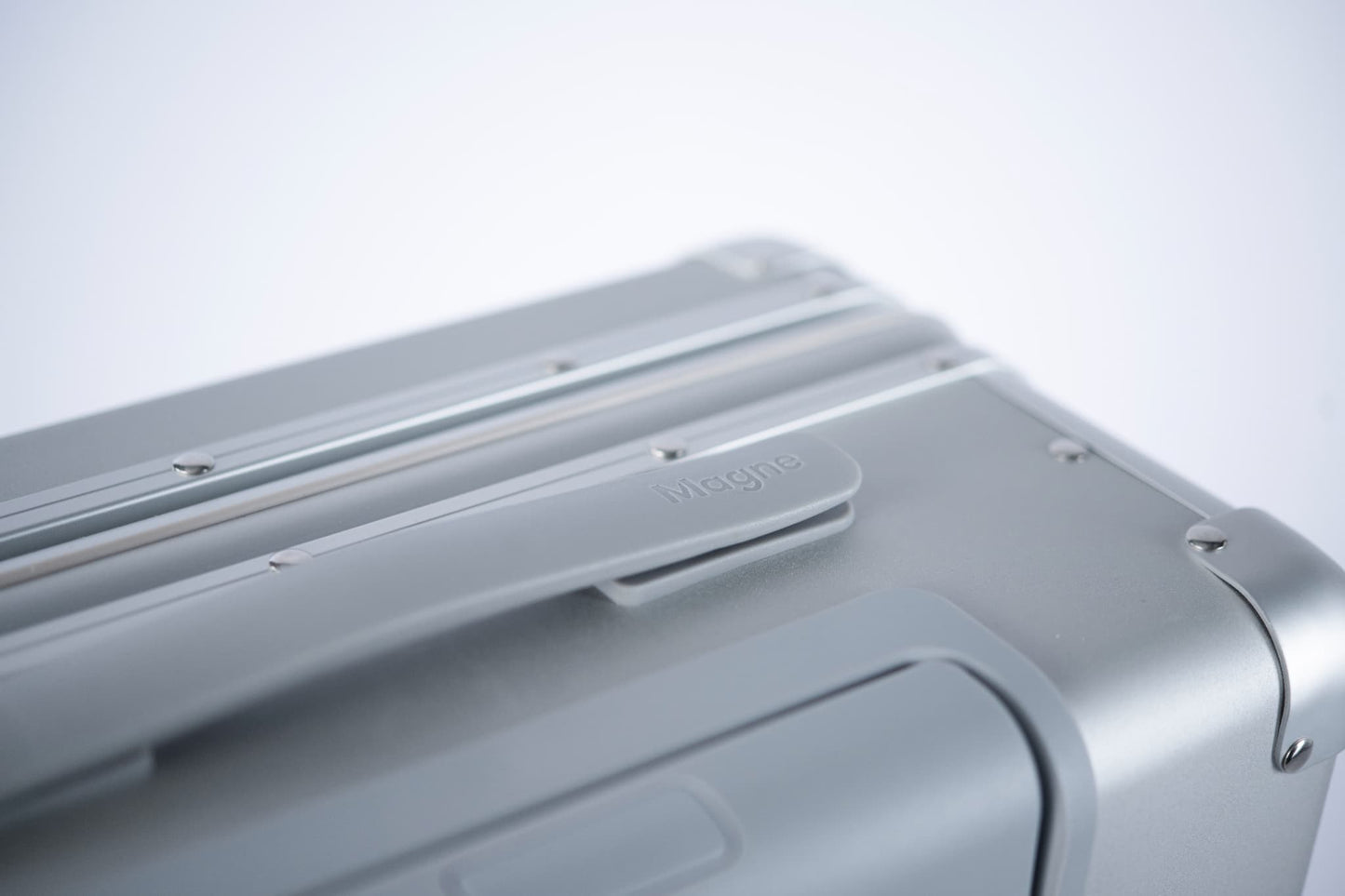 Magne Suitcase